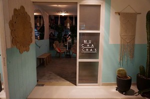 Muchachas Entrance
